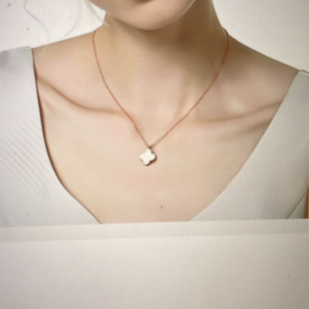 Designer inspired Reversible Clover necklace - Picture 7 of 7